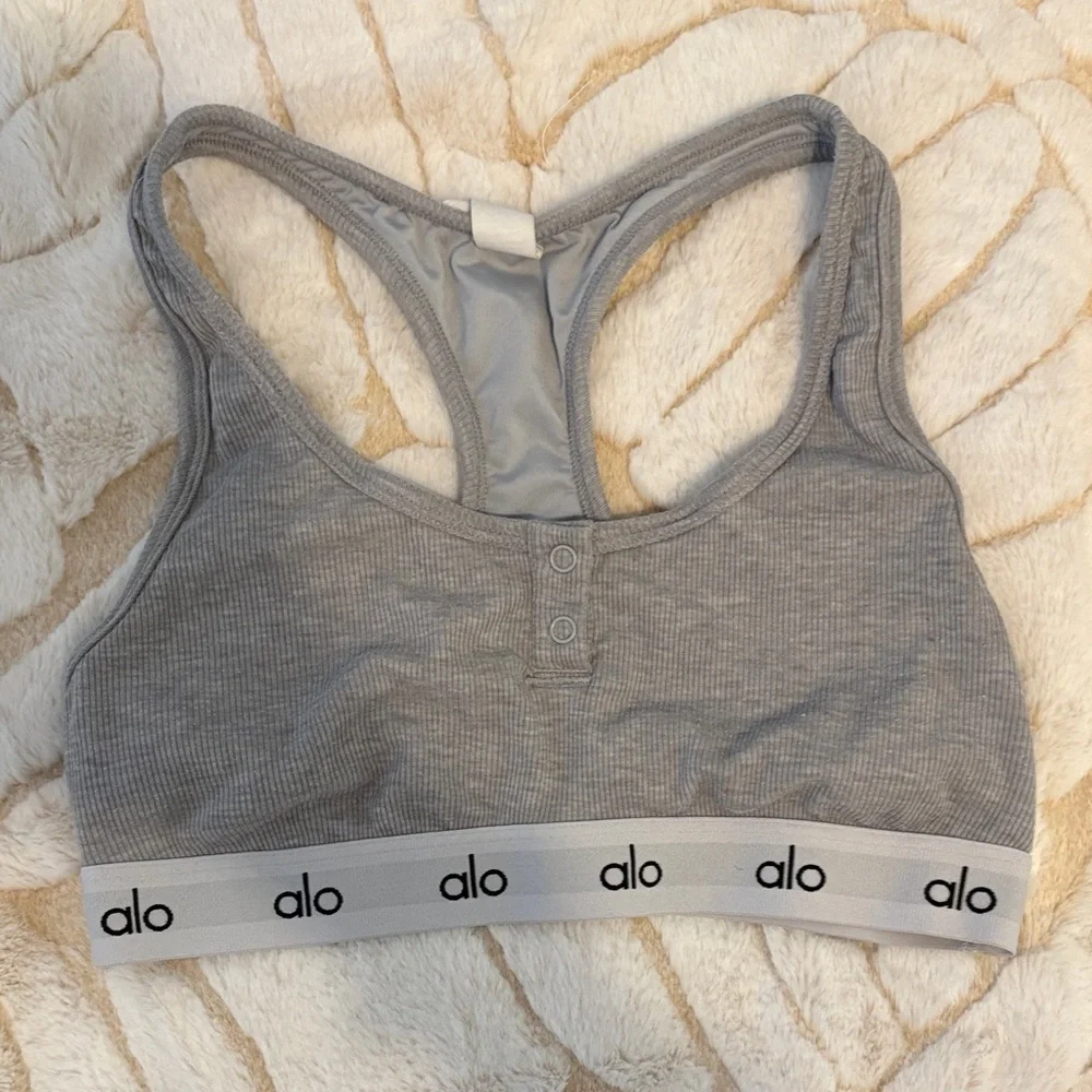 ALO Yoga Light Gray Ribbed Sports Bra - Picture 1 of 3
